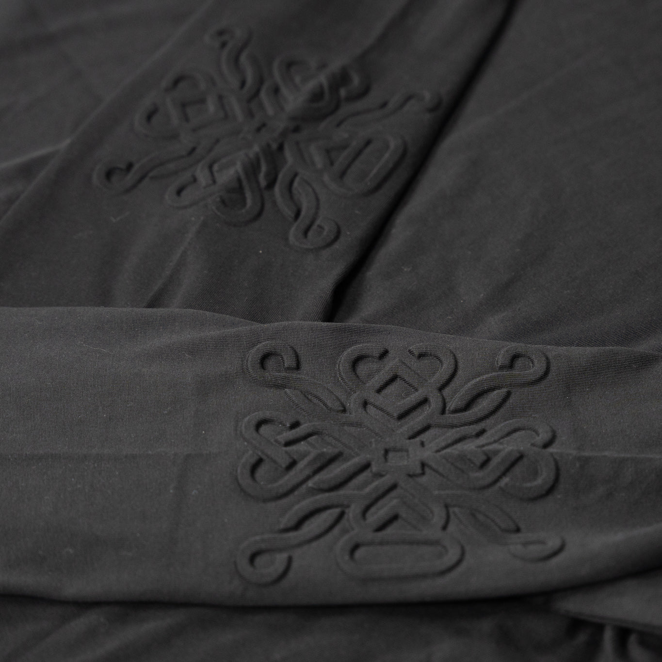EMBOSSED LONGSLEEVE